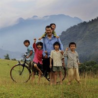 “Cha cõng con – Father and Son” đề cử tranh “Giải Remi” tại Mỹ