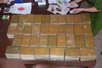 Bắt 2 thanh niên vận chuyển 30 bánh heroin