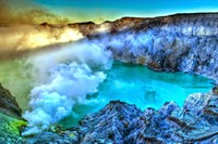 Bí ẩn núi lửa Kawah Ijen và những dải ánh sáng “lửa ma trơi” kì dị