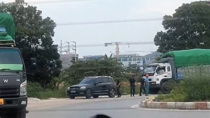 4 Xe tải đeo biển tên Công ty CP Môi trường Thuận Thành bị lực lượng Hải quan bắt giữ tại KCN Quang Châu