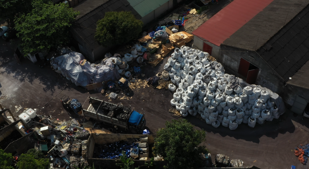 Quảng Yên (Quảng Ninh): Cần làm rõ bãi chứa chất thải tiềm ẩn nhiều nguy hiểm cạnh khu dân cư