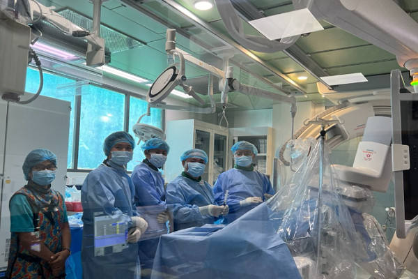 Nữ bệnh nhân nghèo sắp vỡ 3 túi phình mạch máu não được chữa miễn phí tại Cần Thơ