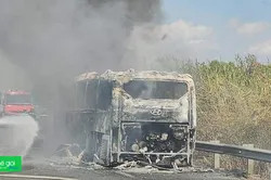 Đồng Nai: Xe khách bất ngờ bốc cháy trên cao tốc