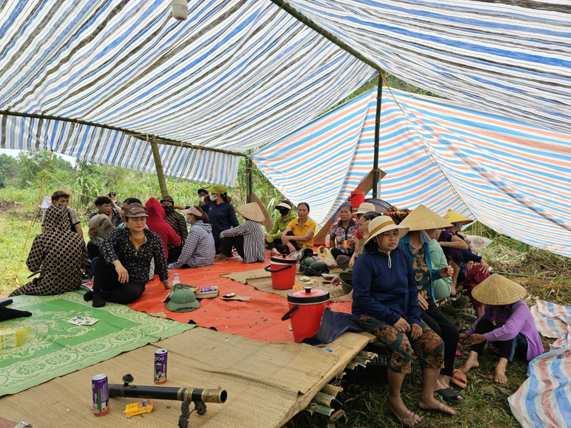 Dân dựng lều phản đối xây dựng bãi tập kết rác ở Thanh Hóa