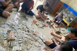 Xôn xao cụ bà ăn xin ở Nam Định có 9 bao tiền