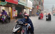 Hà Nội tiếp tục có mưa to vào giờ tan tầm, cảnh báo ngập úng
