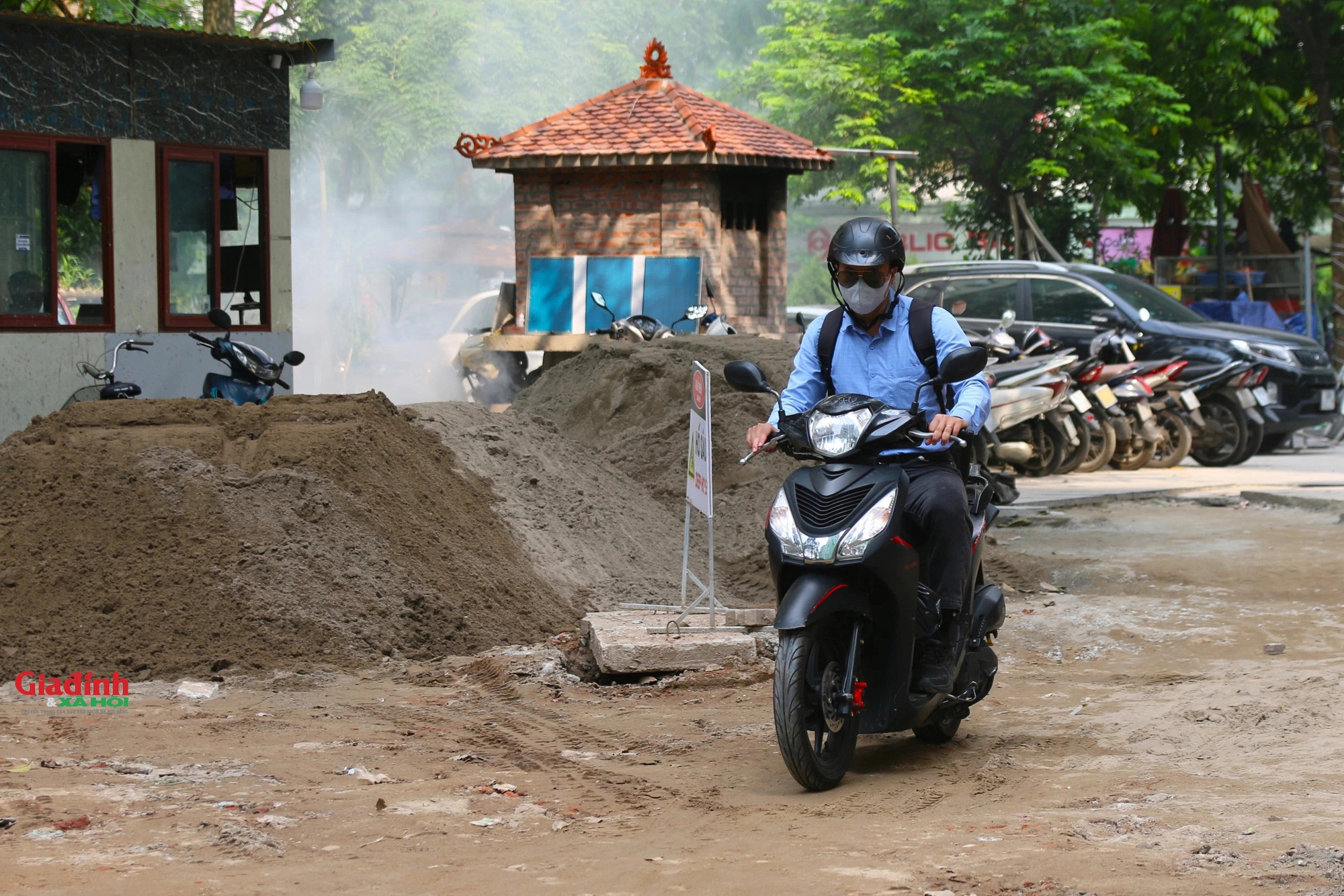 Hà Nội: Khu đô thị 'kiểu mẫu' một thời xuống cấp, không gian công cộng đã thiếu còn bị lấn chiếm