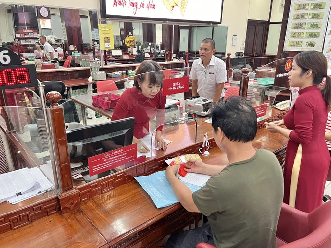 Vàng miếng tại các ngân hàng “cháy hàng”