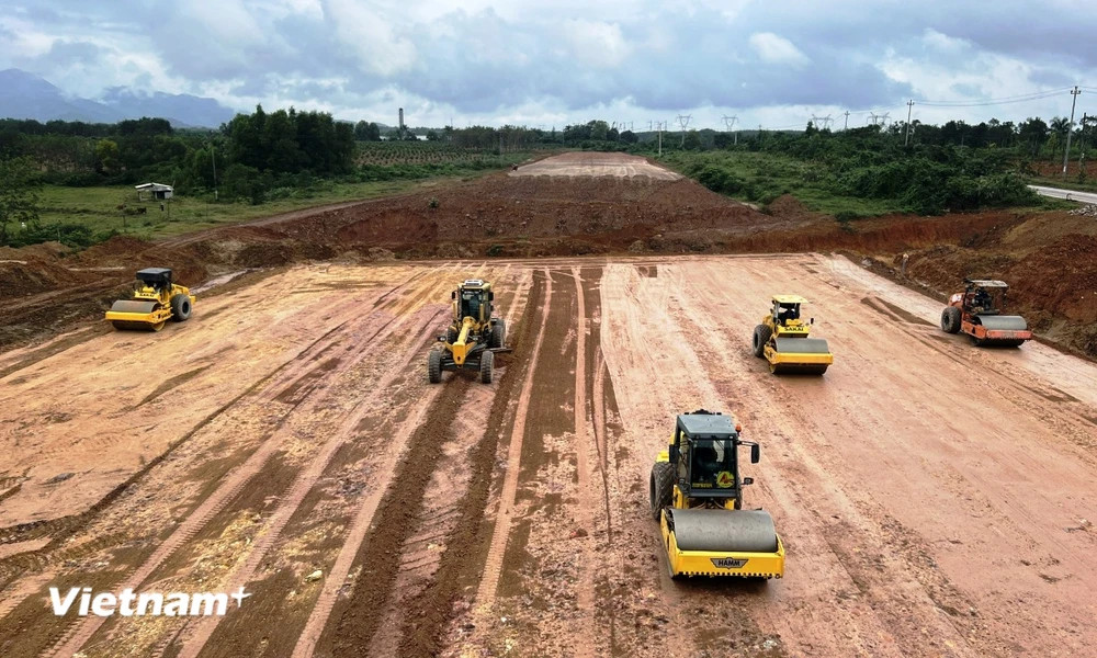 Bộ GTVT chính thức lên tiếng về thông tin lúa chết do dùng cát biển làm cao tốc