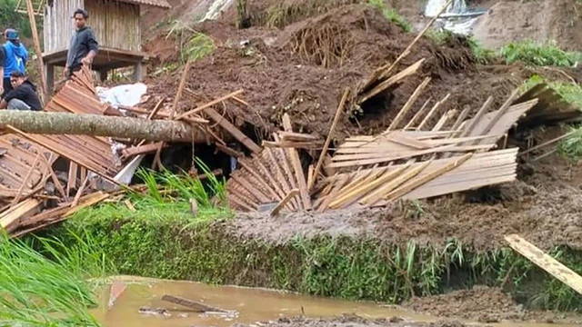 Indonesia: Lở đất khiến ít nhất 12 người thiệt mạng