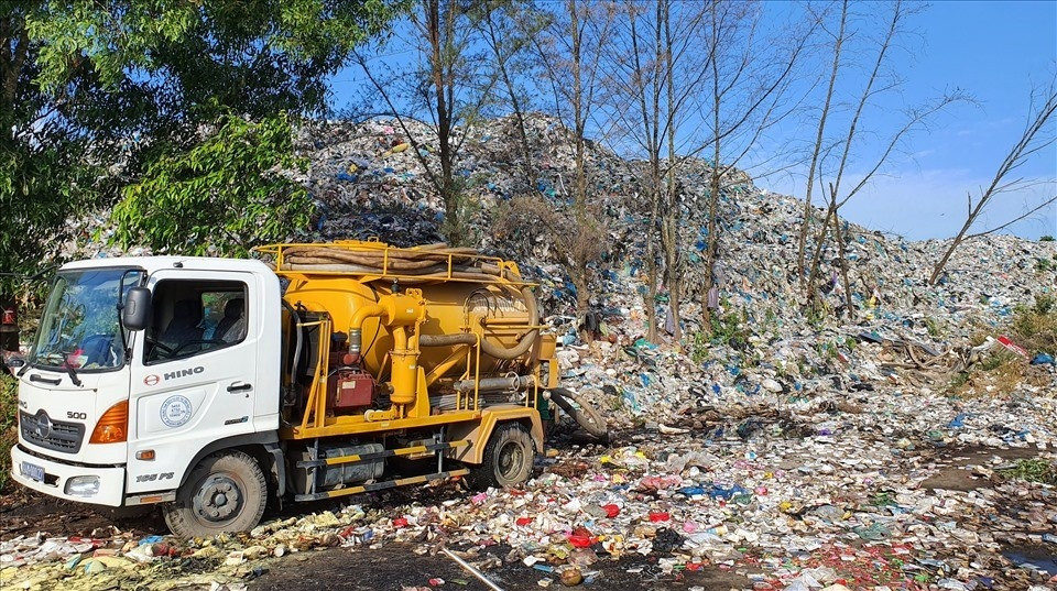 Bạc Liêu: Rác thải chất cao như núi do thiếu nhà máy xử lý