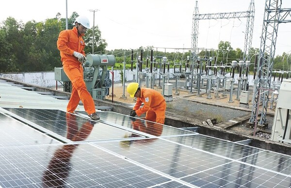 Điện mặt trời mái nhà dư thừa khu vực miền Bắc có thể được bán 20% công suất