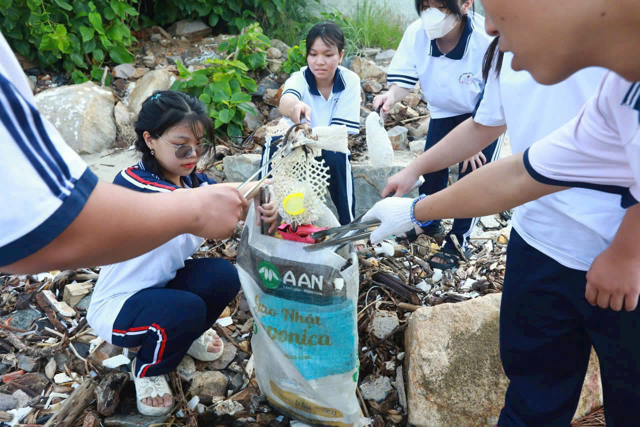 TP. Vũng Tàu: CLB Biển xanh dọn rác, chung tay bảo vệ môi trường biển