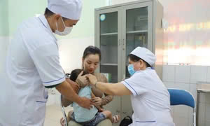 4 ngày làm việc xuyên lễ, gần 17.000 trẻ ở TPHCM đã được tiêm vaccine sởi