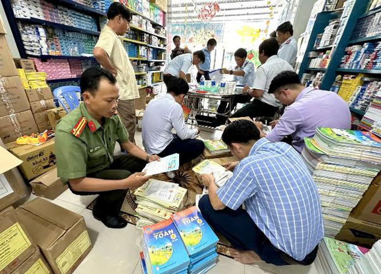 Phát hiện hơn 2.600 quyển sách giáo khoa có dấu hiệu làm giả