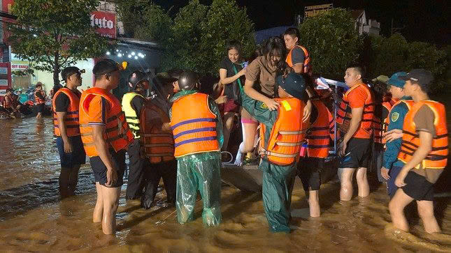 200 người chết, mất tích do bão, lũ lụt