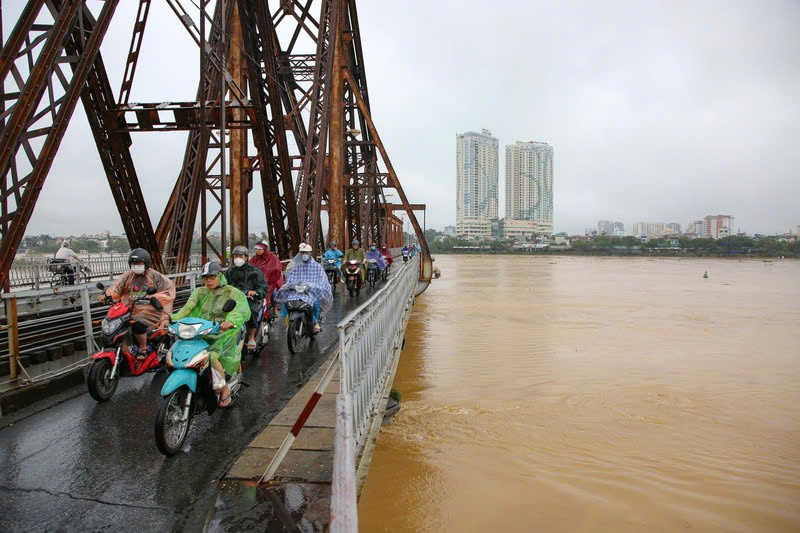 Tiếp tục cảnh báo nguy cơ ngập sâu ven sông Hồng Hà Nội