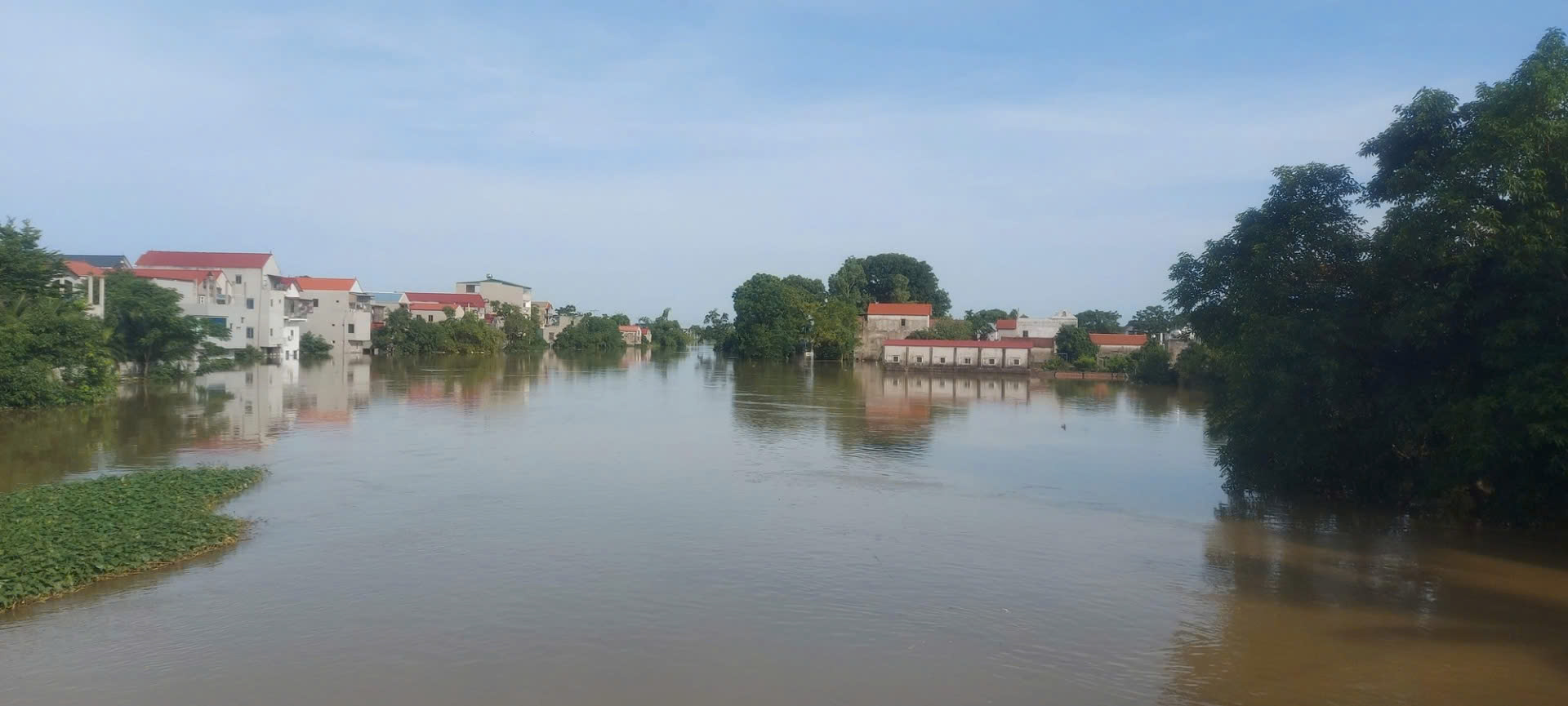 Mưa lớn đầu tuần, lũ trên các sông khu vực Hà Nội lên cao