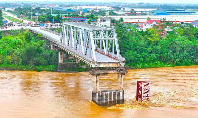 Xây khẩn cấp cầu Phong Châu mới, hoàn thành trong năm 2025