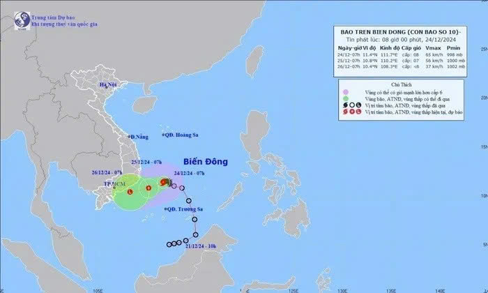 Bão số 10 giật cấp 10, gây mưa lớn ở miền Trung