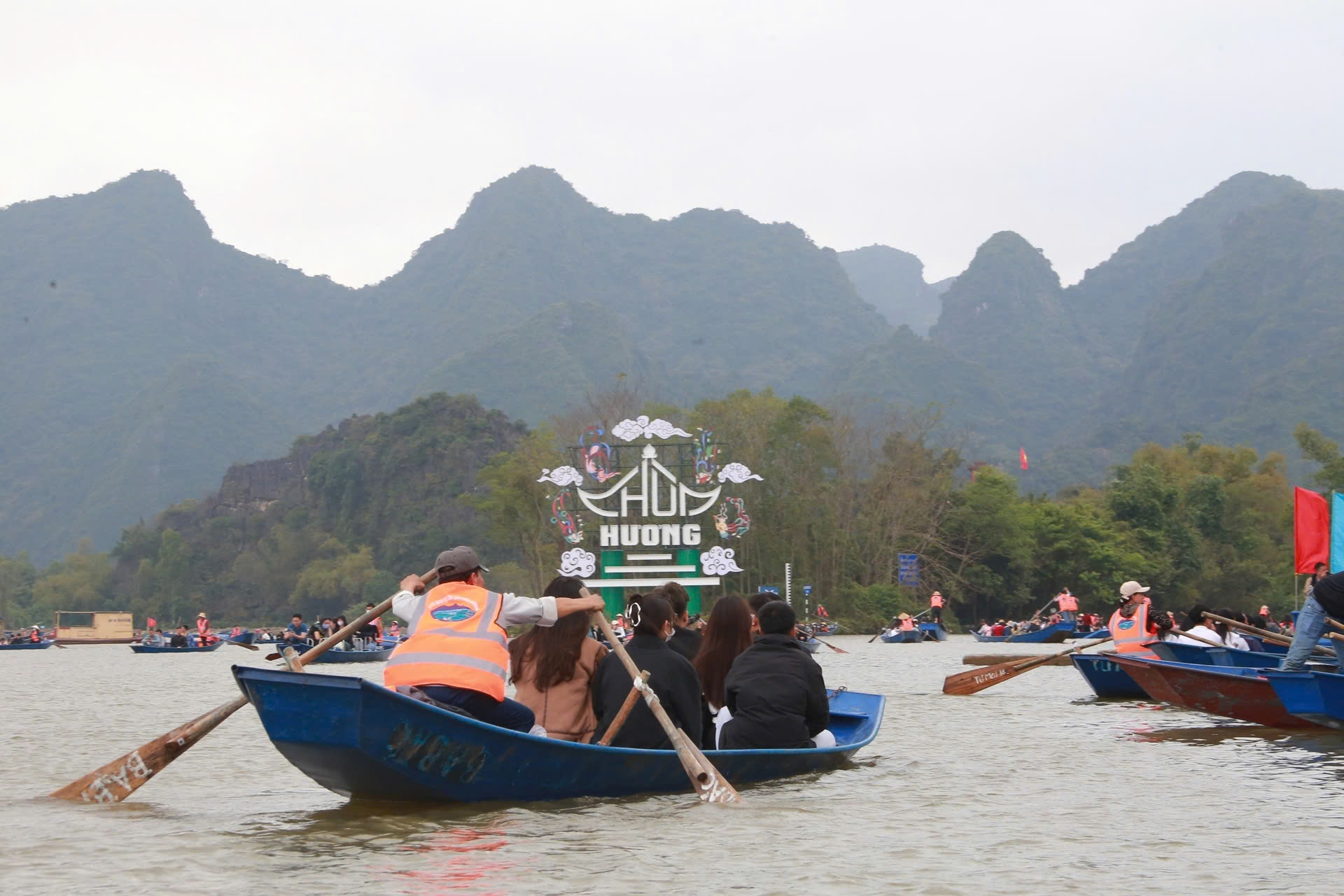 Chùa Hương đón 9,2 vạn lượt khách du xuân trước ngày khai hội