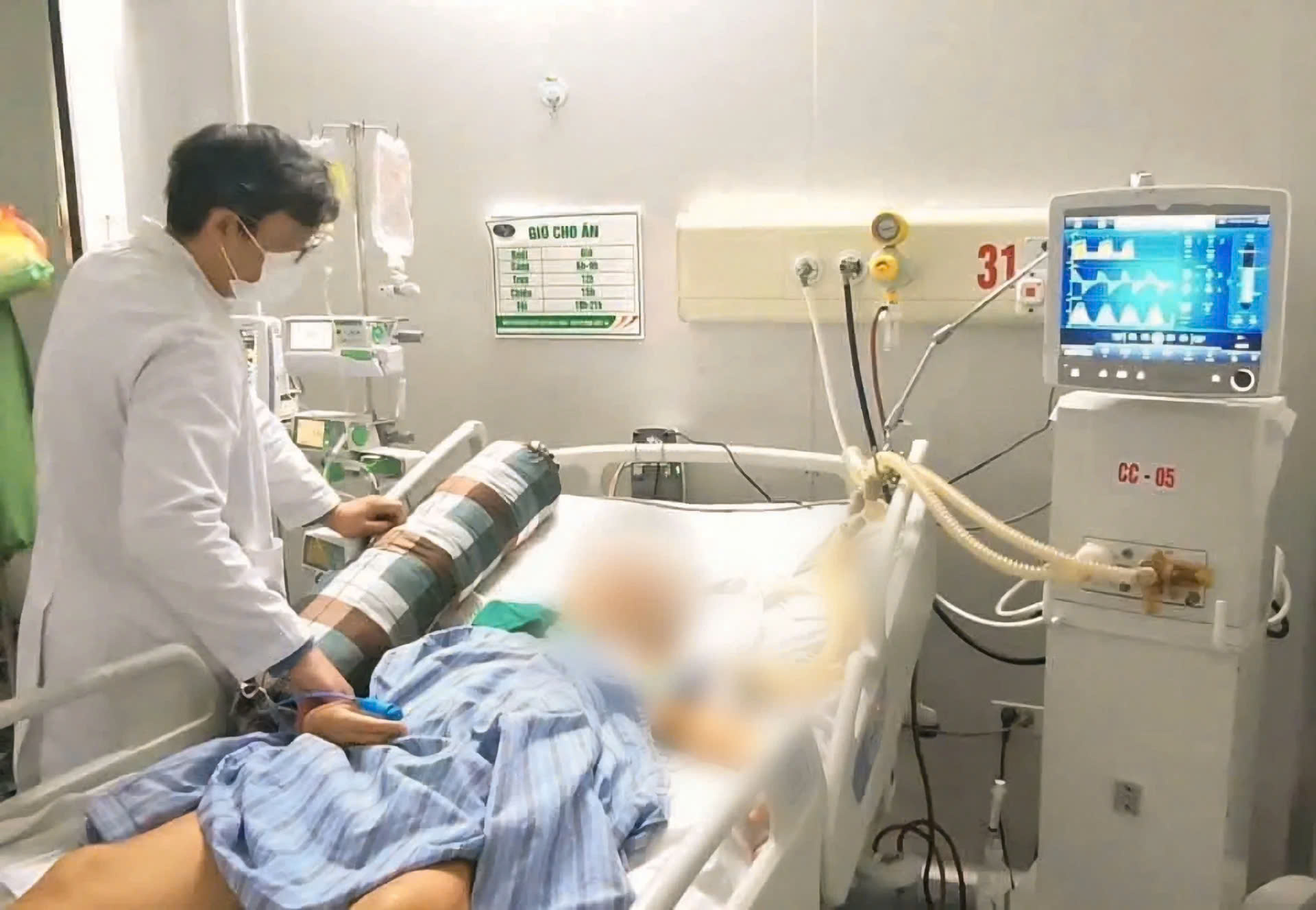 Nhập viện gấp sau 30 năm 