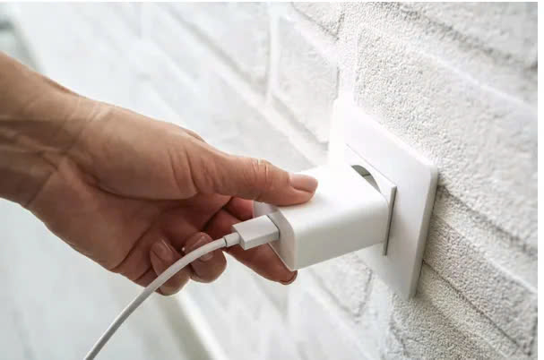 4 thiết bị gia dụng phải rút điện ngay khi ra khỏi nhà