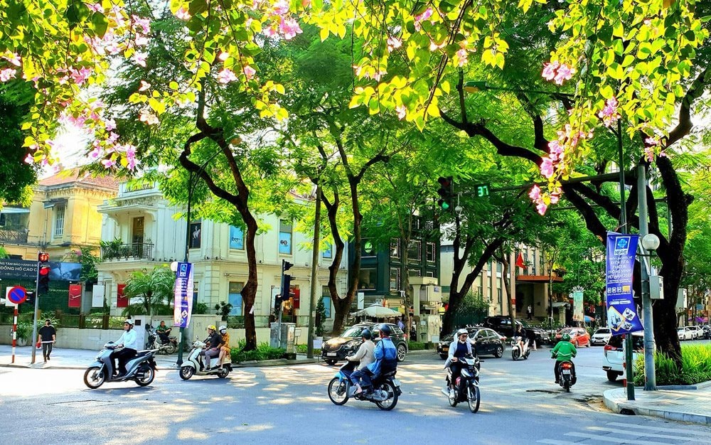 Thời tiết ngày 18/6: Bắc Bộ nắng nóng, Nam Bộ mưa rào