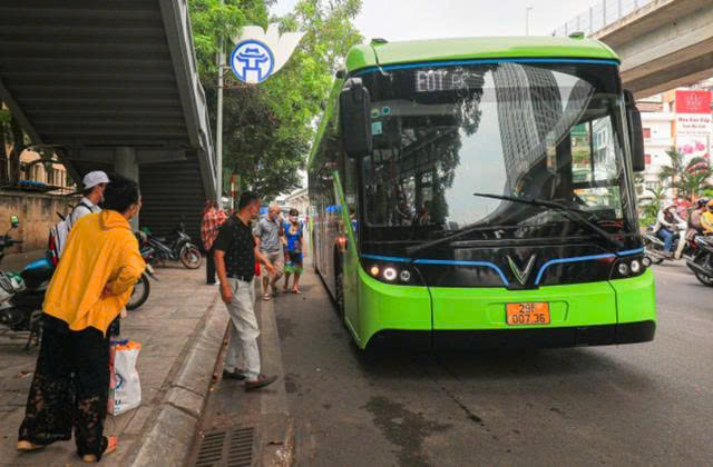 Hà Nội chuyển toàn bộ xe buýt sang xe điện, không khí sẽ trong lành?
