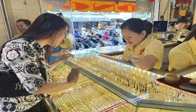 Giá vàng hôm nay 11/6 tăng mạnh thêm 800 ngàn, tiến gần mốc 120 triệu đồng/lượng