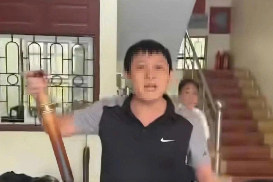 Tạm đình chỉ cán bộ thuế ở Thanh Hóa xưng ‘mày - tao’ với người dân