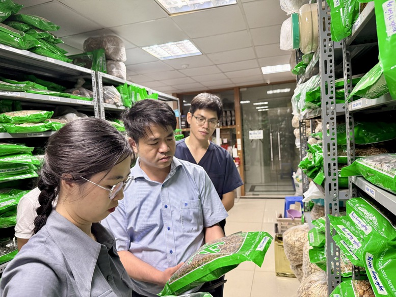 Hàng giả chủ yếu là nhóm thực phẩm chức năng, thuốc đông y và mỹ phẩm