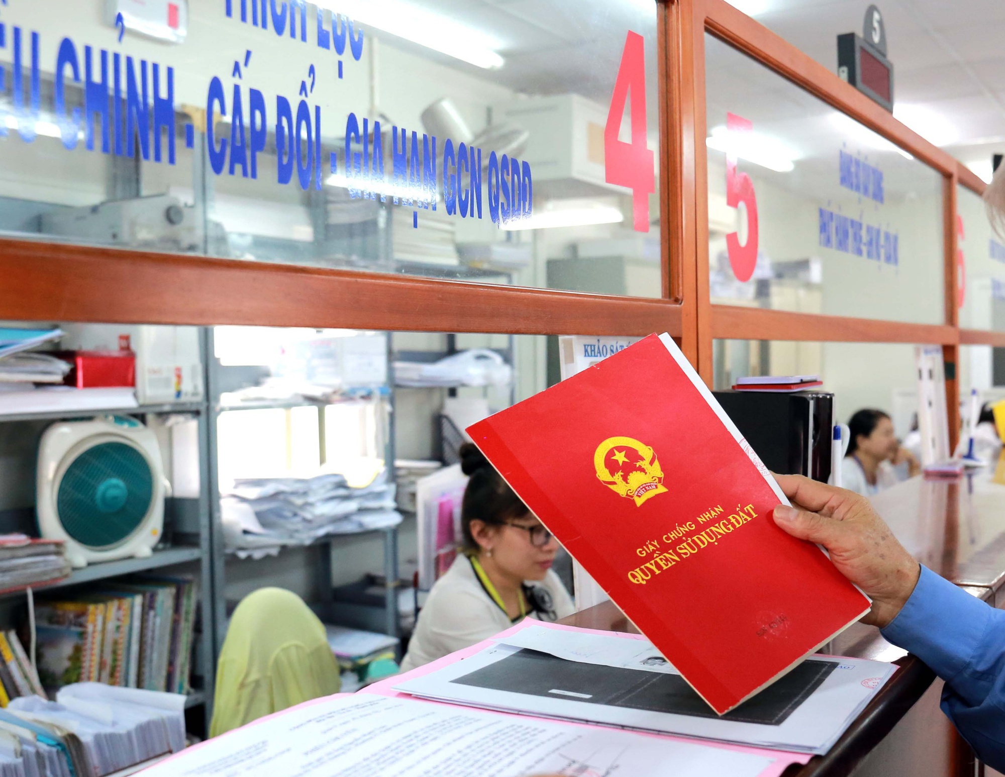 Từ 1/7 cơ quan nào được giao quyền cấp giấy chứng nhận đất đai?