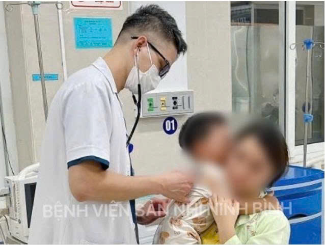 Trẻ nghi ngộ độc khí thải ô tô sau 1 tiếng ngồi trên xe