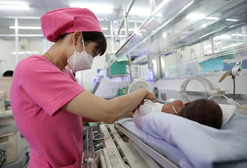 Mức sinh ở Việt Nam thấp nhất trong lịch sử, Bộ Y tế đề xuất hỗ trợ tiền hoặc hiện vật khi sinh con