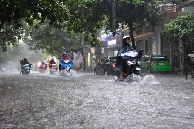 Thời tiết ngày 6/8: Bắc Bộ tiếp tục mưa to, Nam Bộ ngày nắng nóng