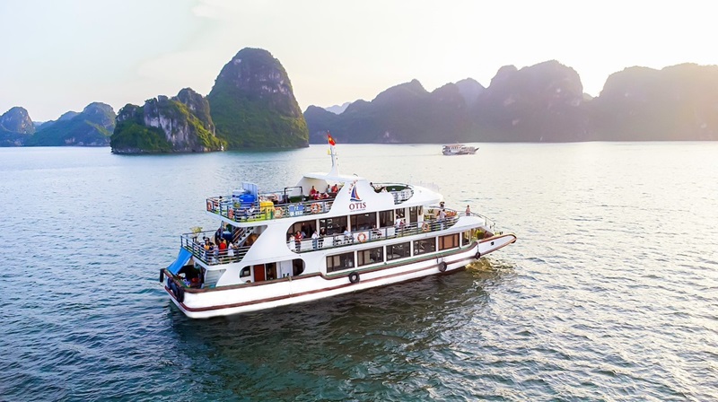 Quảng Ninh nghiên cứu lắp đặt thiết bị cảnh báo dông, lốc trên vịnh