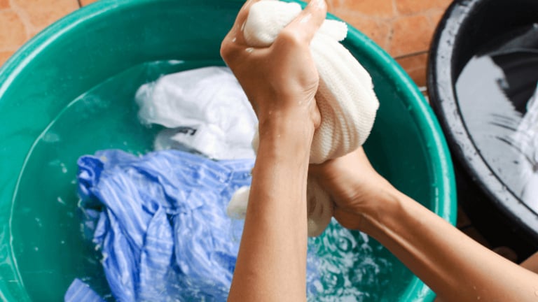 Thói quen tưởng vô hại của bà khiến bé gái 6 tuổi mắc bệnh phụ khoa nghiêm trọng