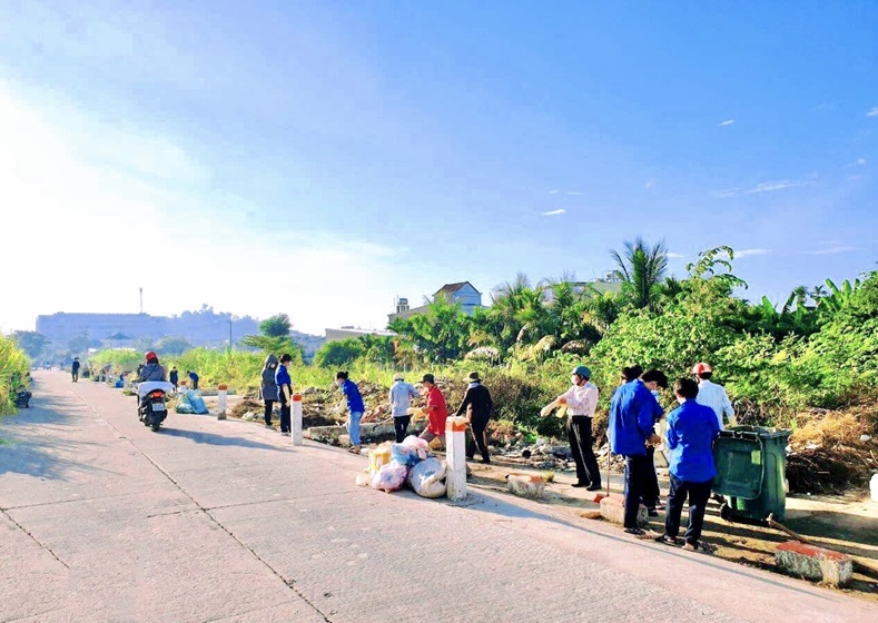 Quảng Ngãi đẩy mạnh thu gom rác thải, bảo vệ môi trường dịp Quốc khánh