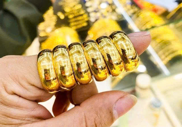 Giá vàng hôm nay ngày 3/8 chốt tuần tăng mạnh, người mua có lãi