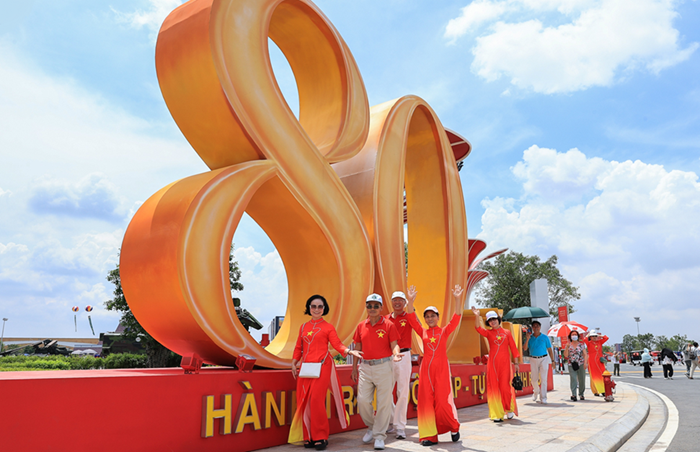 Bảo đảm an ninh, vệ sinh môi trường trong thời gian kéo dài mở cửa Triển lãm thành tựu Đất nước