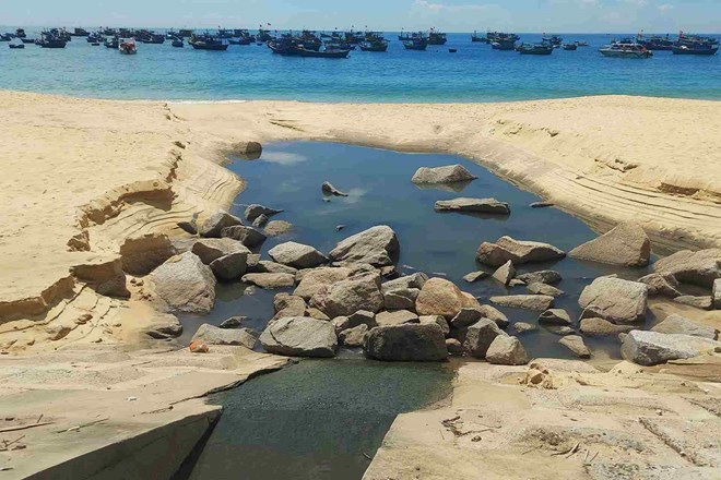 Nước thải bủa vây, bãi biển ở Gia Lai ô nhiễm nghiêm trọng