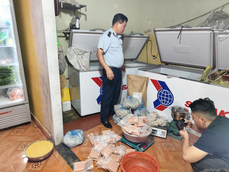 Lào Cai: Khởi tố chủ cơ sở sử dụng hàn the để sản xuất giò chả