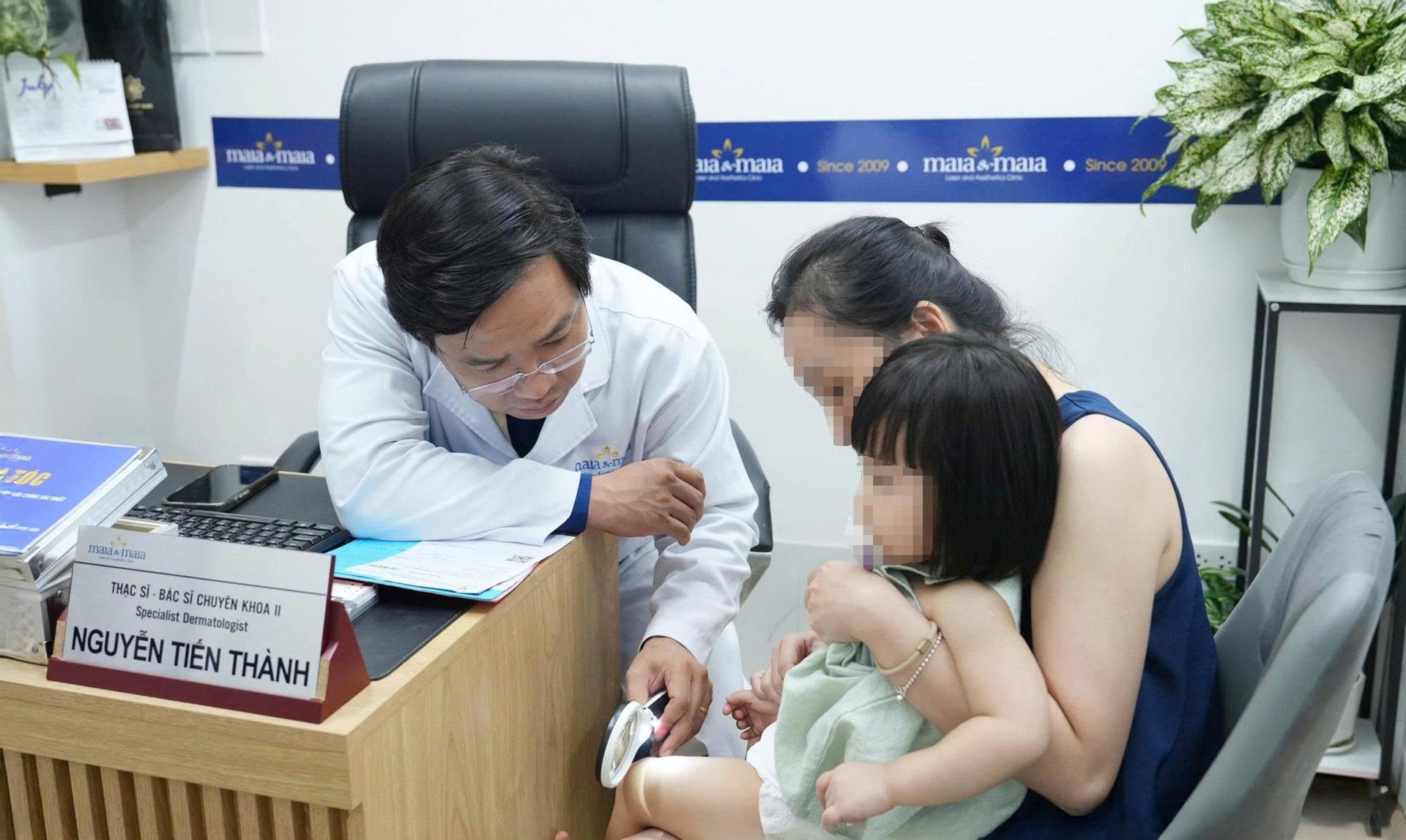 Bơi ở hồ công cộng, bé gái 'khổ sở' vì viêm da bội nhiễm