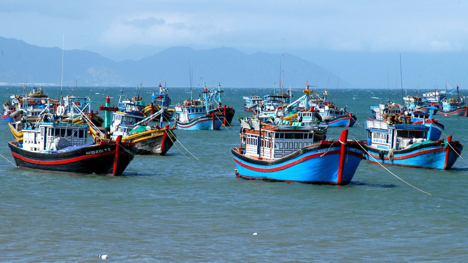Nghệ An: Tàu thuyền được phép ra khơi trở lại