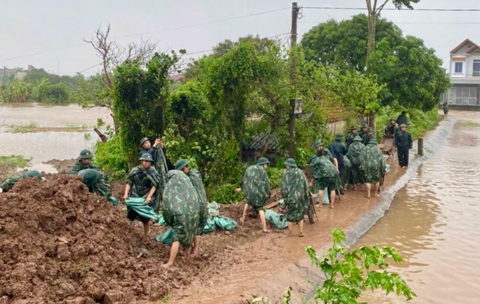 Hưng Yên: Tăng cường giám sát, bảo vệ đê điều khi nước sông Hồng tiếp tục dâng