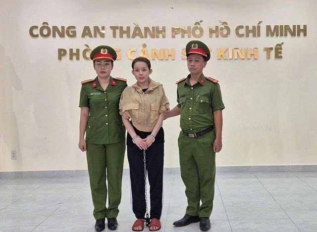 DJ Ngân 98 nói gì về những sản phẩm mình kinh doanh?