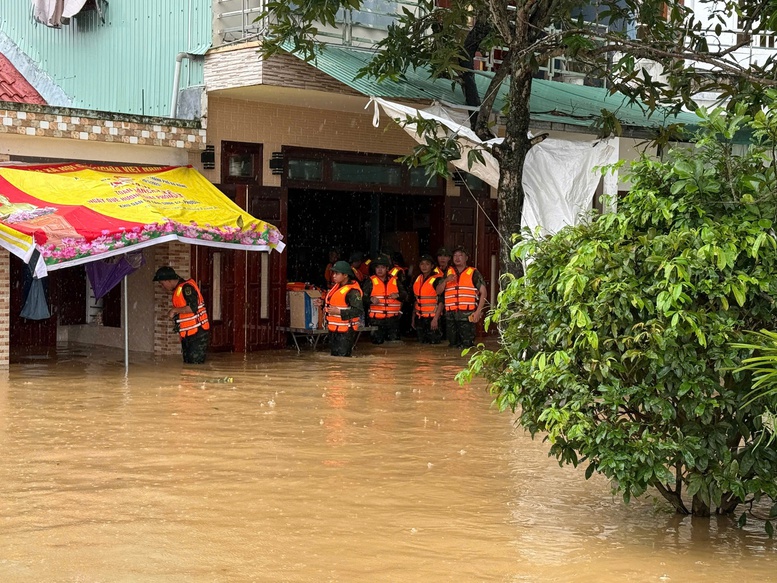 Hơn 65.000 hộ dân tại TP. Đà Nẵng bị ngập do mưa lũ