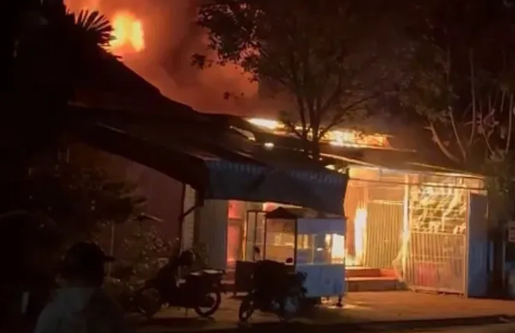 Gia Lai: Cháy lớn tại cửa hàng tạp hoá khiến 2 mẹ con thương vong