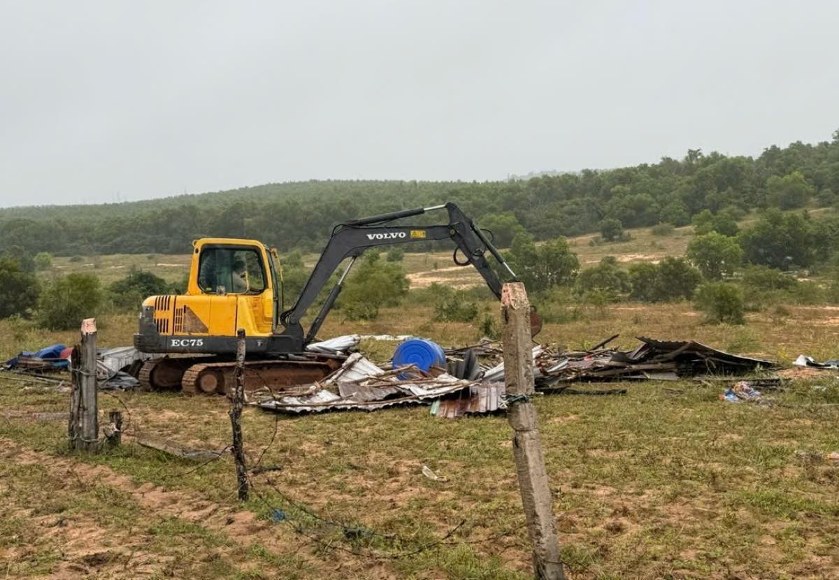 Cưỡng chế, thu hồi hơn 35.000 m² đất bị chiếm trái phép ở Mũi Né trả lại chính chủ